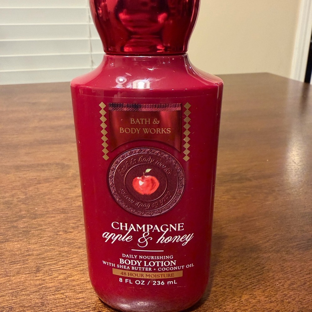 Bath & Body Works Champagne Apple & Honey Body Lotion - Red